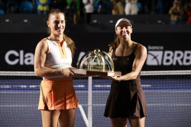 Sao Paulo (SP), 13 Eylül 2025 - Sao Paulo 'da oynanan SP Açık' ta Luisa Stefani (BRA) ve Timea Babos (HUN) ile Ingrid Martins (BRA) ve Laura Pigossi (BRA) karşı karşıya geldiler. (leco viana\ yeni2))    