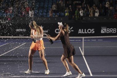 Sao Paulo (SP), 13 Eylül 2025 - Sao Paulo 'da oynanan SP Açık' ta Luisa Stefani (BRA) ve Timea Babos (HUN) ile Ingrid Martins (BRA) ve Laura Pigossi (BRA) karşı karşıya geldiler. (leco viana\ yeni2))    