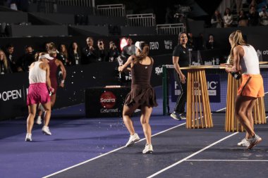 Sao Paulo (SP), 13 Eylül 2025 - Sao Paulo 'da oynanan SP Açık' ta Luisa Stefani (BRA) ve Timea Babos (HUN) ile Ingrid Martins (BRA) ve Laura Pigossi (BRA) karşı karşıya geldiler. (leco viana\ yeni2))    