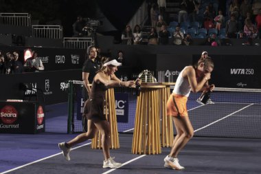 Sao Paulo (SP), 13 Eylül 2025 - Sao Paulo 'da oynanan SP Açık' ta Luisa Stefani (BRA) ve Timea Babos (HUN) ile Ingrid Martins (BRA) ve Laura Pigossi (BRA) karşı karşıya geldiler. (leco viana\ yeni2))    