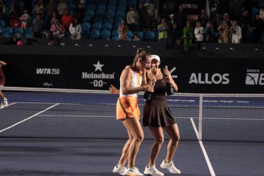 Sao Paulo (SP), 13 Eylül 2025 - Sao Paulo 'da oynanan SP Açık' ta Luisa Stefani (BRA) ve Timea Babos (HUN) ile Ingrid Martins (BRA) ve Laura Pigossi (BRA) karşı karşıya geldiler. (leco viana\ yeni2))    