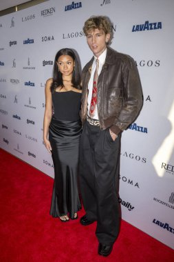 12 Eylül 2025, New York, New York, ABD: (L-R) Casie Baker ve Makineli Tüfek Kelly (mgk) (Colson Baker) 12 Eylül 2025 tarihinde New York 'ta The Rainbow Room' da Daily Front Row 'un 12. (M10 'lar\ yeni 2ler))