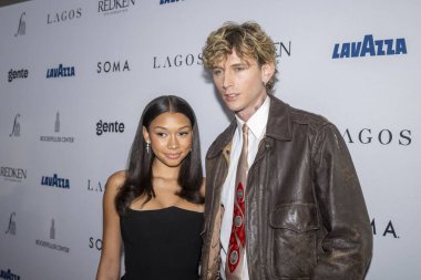 12 Eylül 2025, New York, New York, ABD: (L-R) Casie Baker ve Makineli Tüfek Kelly (mgk) (Colson Baker) 12 Eylül 2025 tarihinde New York 'ta The Rainbow Room' da Daily Front Row 'un 12. (M10 'lar\ yeni 2ler))