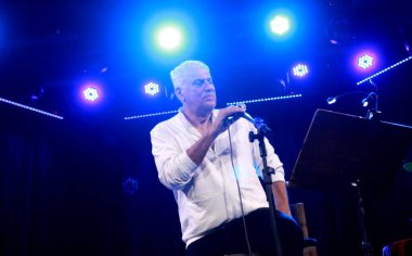 Rio de Janeiro (rj), 12 / 09 / 2025 - show / danilo / caymmi / teatro racval- singer Danilo caymmi, Rio de Janeiro 'nun merkezindeki Petrobras rakip tiyatrosunda 12 Eylül 2025' te oynanan bir gösteri sırasında. (Onofre Veras / Yeni2)      