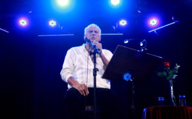 Rio de Janeiro (rj), 12 / 09 / 2025 - show / danilo / caymmi / teatro racval- singer Danilo caymmi, Rio de Janeiro 'nun merkezindeki Petrobras rakip tiyatrosunda 12 Eylül 2025' te oynanan bir gösteri sırasında. (Onofre Veras / Yeni2)      