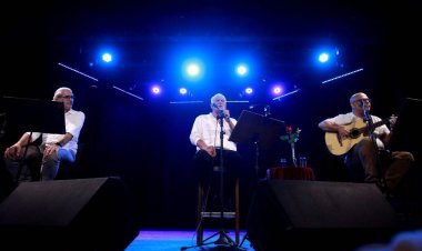 Rio de Janeiro (rj), 12 / 09 / 2025 - show / danilo / caymmi / teatro racval- singer Danilo caymmi, Rio de Janeiro 'nun merkezindeki Petrobras rakip tiyatrosunda 12 Eylül 2025' te oynanan bir gösteri sırasında. (Onofre Veras / Yeni2)      