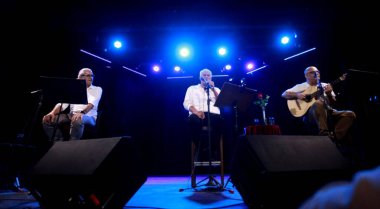 Rio de Janeiro (rj), 12 / 09 / 2025 - show / danilo / caymmi / teatro racval- singer Danilo caymmi, Rio de Janeiro 'nun merkezindeki Petrobras rakip tiyatrosunda 12 Eylül 2025' te oynanan bir gösteri sırasında. (Onofre Veras / Yeni2)      