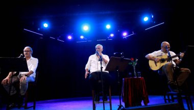 Rio de Janeiro (rj), 12 / 09 / 2025 - show / danilo / caymmi / teatro racval- singer Danilo caymmi, Rio de Janeiro 'nun merkezindeki Petrobras rakip tiyatrosunda 12 Eylül 2025' te oynanan bir gösteri sırasında. (Onofre Veras / Yeni2)      