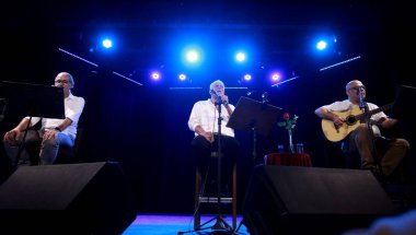 Rio de Janeiro (rj), 12 / 09 / 2025 - show / danilo / caymmi / teatro racval- singer Danilo caymmi, Rio de Janeiro 'nun merkezindeki Petrobras rakip tiyatrosunda 12 Eylül 2025' te oynanan bir gösteri sırasında. (Onofre Veras / Yeni2)      