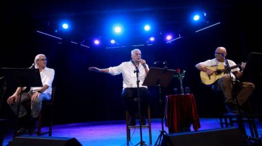 Rio de Janeiro (rj), 12 / 09 / 2025 - show / danilo / caymmi / teatro racval- singer Danilo caymmi, Rio de Janeiro 'nun merkezindeki Petrobras rakip tiyatrosunda 12 Eylül 2025' te oynanan bir gösteri sırasında. (Onofre Veras / Yeni2)      