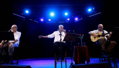 Rio de Janeiro (rj), 12 / 09 / 2025 - show / danilo / caymmi / teatro racval- singer Danilo caymmi, Rio de Janeiro 'nun merkezindeki Petrobras rakip tiyatrosunda 12 Eylül 2025' te oynanan bir gösteri sırasında. (Onofre Veras / Yeni2)      