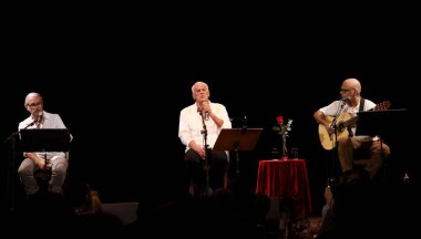 Rio de Janeiro (rj), 12 / 09 / 2025 - show / danilo / caymmi / teatro racval- singer Danilo caymmi, Rio de Janeiro 'nun merkezindeki Petrobras rakip tiyatrosunda 12 Eylül 2025' te oynanan bir gösteri sırasında. (Onofre Veras / Yeni2)      