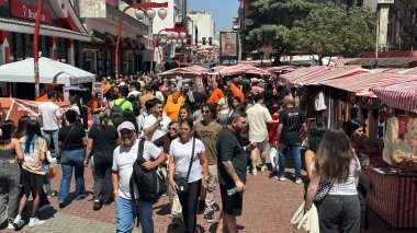 Sao Paulo (SP), 09 / 14 / 2025 - movement / Praca da Liberdade / SP - geleneksel bir Japon mahallesi olan Rua Galvao Bueno, Praca da Liberdade 'de pazar günleri yapılan gastronomi ve kültür fuarı ile büyük bir hareket. (Oslaim Brito / Tenews2)          