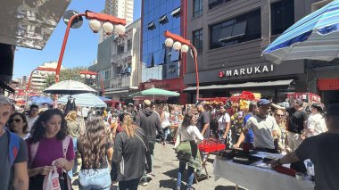 Sao Paulo (SP), 09 / 14 / 2025 - movement / Praca da Liberdade / SP - geleneksel bir Japon mahallesi olan Rua Galvao Bueno, Praca da Liberdade 'de pazar günleri yapılan gastronomi ve kültür fuarı ile büyük bir hareket. (Oslaim Brito / Tenews2)          
