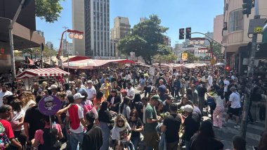 Sao Paulo (SP), 09 / 14 / 2025 - movement / Praca da Liberdade / SP - geleneksel bir Japon mahallesi olan Rua Galvao Bueno, Praca da Liberdade 'de pazar günleri yapılan gastronomi ve kültür fuarı ile büyük bir hareket. (Oslaim Brito / Tenews2)          
