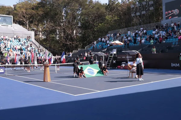 Sao Paulo (sp), 09 / 13 / 2025 - sao paulo 'da açılan sp' de tiantsoa rakotomanga rajaonah (fra) vs janice tjen (ina) ile oynanan tekler final maçı öncesinde şarkıcı tali. (leco viana\ yeni2))    
