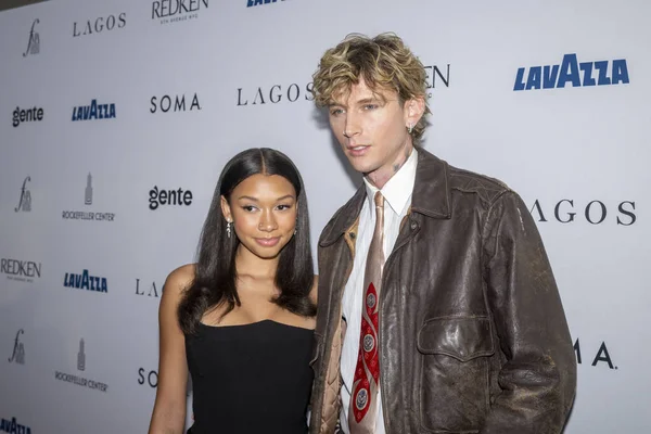 12 Eylül 2025, New York, New York, ABD: (L-R) Casie Baker ve Makineli Tüfek Kelly (mgk) (Colson Baker) 12 Eylül 2025 tarihinde New York 'ta The Rainbow Room' da Daily Front Row 'un 12. (M10 'lar\ yeni 2ler))