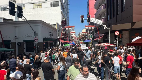 Sao Paulo (SP), 09 / 14 / 2025 - movement / Praca da Liberdade / SP - geleneksel bir Japon mahallesi olan Rua Galvao Bueno, Praca da Liberdade 'de pazar günleri yapılan gastronomi ve kültür fuarı ile büyük bir hareket. (Oslaim Brito / Tenews2)          