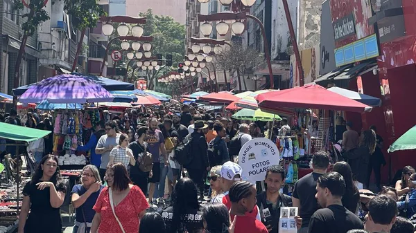 Sao Paulo (SP), 09 / 14 / 2025 - movement / Praca da Liberdade / SP - geleneksel bir Japon mahallesi olan Rua Galvao Bueno, Praca da Liberdade 'de pazar günleri yapılan gastronomi ve kültür fuarı ile büyük bir hareket. (Oslaim Brito / Tenews2)          