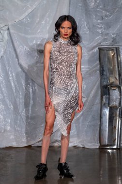 14 Eylül 2025, New York, New York, ABD: New York 'ta 14 Eylül 2025' te New York DC moda haftası boyunca Gabe Gordon defilesi için podyumda bir model yürür. (M10 'lar\ yeni 2ler))                  