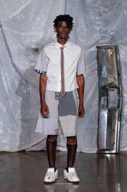 14 Eylül 2025, New York, New York, ABD: New York 'ta 14 Eylül 2025' te New York DC moda haftası boyunca Gabe Gordon defilesi için podyumda bir model yürür. (M10 'lar\ yeni 2ler))                  