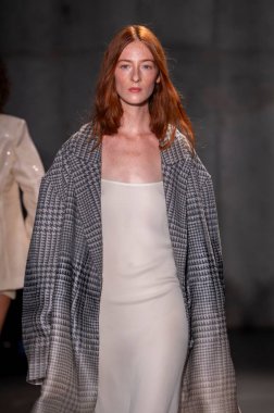 14 Eylül 2025, New York, New York, ABD: 14 Eylül 2025 'te Genesis House' da 2026 baharında Bach Mai defilesi için podyumda bir model yürür. (M10 'lar\ yeni 2ler))                       