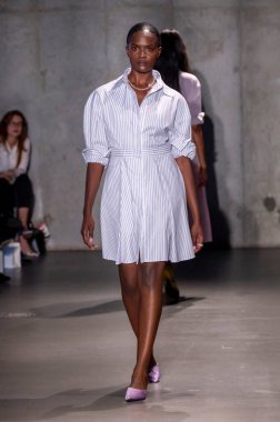 14 Eylül 2025, New York, New York, ABD: 14 Eylül 2025 'te Genesis House' da 2026 baharında Bach Mai defilesi için podyumda bir model yürür. (M10 'lar\ yeni 2ler))                       