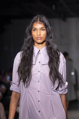 14 Eylül 2025, New York, New York, ABD: 14 Eylül 2025 'te Genesis House' da 2026 baharında Bach Mai defilesi için podyumda bir model yürür. (M10 'lar\ yeni 2ler))                       