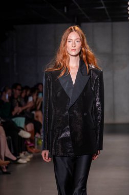 14 Eylül 2025, New York, New York, ABD: 14 Eylül 2025 'te Genesis House' da 2026 baharında Bach Mai defilesi için podyumda bir model yürür. (M10 'lar\ yeni 2ler))                       