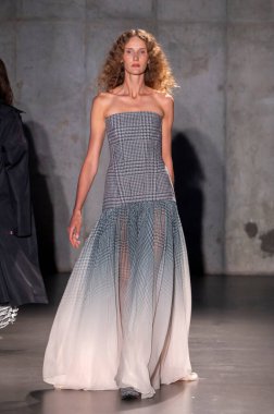 14 Eylül 2025, New York, New York, ABD: 14 Eylül 2025 'te Genesis House' da 2026 baharında Bach Mai defilesi için podyumda bir model yürür. (M10 'lar\ yeni 2ler))                       