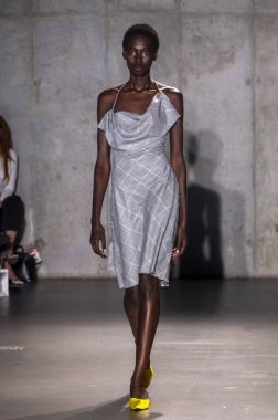 14 Eylül 2025, New York, New York, ABD: 14 Eylül 2025 'te Genesis House' da 2026 baharında Bach Mai defilesi için podyumda bir model yürür. (M10 'lar\ yeni 2ler))                       