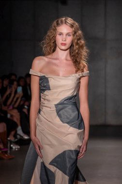 14 Eylül 2025, New York, New York, ABD: 14 Eylül 2025 'te Genesis House' da 2026 baharında Bach Mai defilesi için podyumda bir model yürür. (M10 'lar\ yeni 2ler))                       