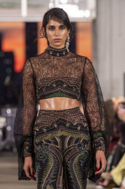 15 Eylül 2025, New York, New York, ABD: Cucculelli Shaheen defilesi için 15 Eylül 2026 New York Moda Haftası 'nda 40 Eylül 2025 tarihinde bir model podyumda yürüyor. (M10 'lar\ yeni 2ler))                   