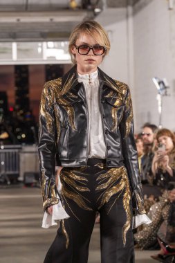 15 Eylül 2025, New York, New York, ABD: Cucculelli Shaheen defilesi için 15 Eylül 2026 New York Moda Haftası 'nda 40 Eylül 2025 tarihinde bir model podyumda yürüyor. (M10 'lar\ yeni 2ler))                   