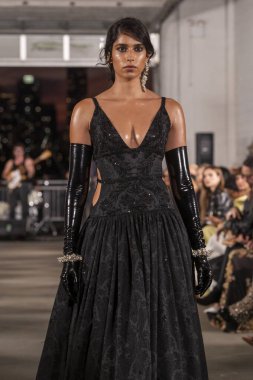 15 Eylül 2025, New York, New York, ABD: Cucculelli Shaheen defilesi için 15 Eylül 2026 New York Moda Haftası 'nda 40 Eylül 2025 tarihinde bir model podyumda yürüyor. (M10 'lar\ yeni 2ler))                   