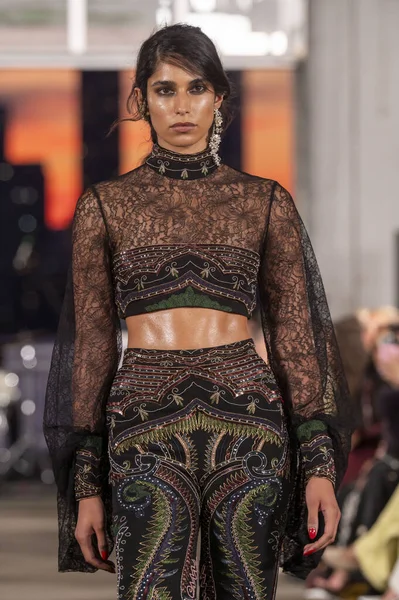 15 Eylül 2025, New York, New York, ABD: Cucculelli Shaheen defilesi için 15 Eylül 2026 New York Moda Haftası 'nda 40 Eylül 2025 tarihinde bir model podyumda yürüyor. (M10 'lar\ yeni 2ler))                   