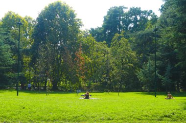 Milan (İtalya), 17 Eylül 2025 - Indro Montanelli Halk Bahçeleri / Planetaryum / Doğal Tarih Müzesi - Indro Montanelli Gardens Milano 'nun ilk kamu parkı. (Edson de souza 2nci bölüm))                   
