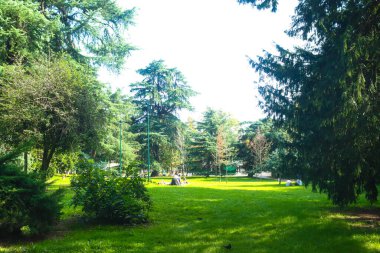 Milan (İtalya), 17 Eylül 2025 - Indro Montanelli Halk Bahçeleri / Planetaryum / Doğal Tarih Müzesi - Indro Montanelli Gardens Milano 'nun ilk kamu parkı. (Edson de souza 2nci bölüm))                   