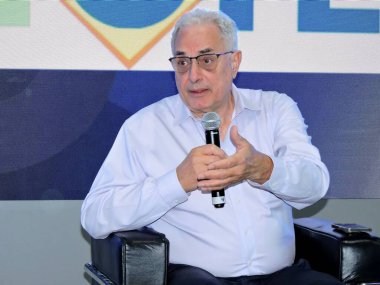 Sao Paulo (SP), 09 / 16 / 2025 - CNN muhabiri William Waack, Expo Center Norte 'de düzenlenen ekipman, sistem ve konukseverlik fuarı Equipotel' in açılışına katılıyor. (Leandro Chemalle\ Yeni 2))      