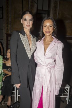 16 Eylül 2025, New York, New York, ABD: (L-R) Jaimie Alexander ve Jamie Chung, New York Moda Haftası 2026 baharında Pamella Roland defilesine katıldılar. (M10 'lar\ yeni 2ler))