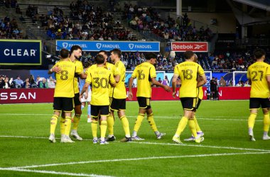 17 Eylül 2025, New York, ABD: Columbus Crew 'dan Daniel Gazdag (# 8), New York' taki Yankee Stadyumu 'nda NYCFC ve Columbus Crew arasında oynanan maçta takım arkadaşlarıyla gol attı ve golünü kutladı. (niyi fote\ theenews2)