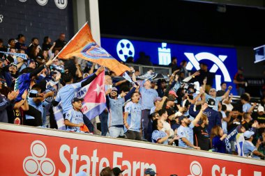 17 Eylül 2025, New York, ABD: NYCFC taraftarları New York 'taki Yankee Stadyumu' nda NYCFC ve Columbus Crew arasında oynanan futbol maçında takımlarının golünü kutluyorlar. (niyi fote\ theenews2)
