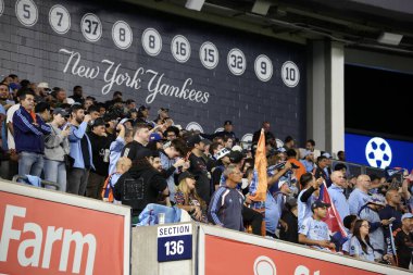 17 Eylül 2025, New York, ABD: NYCFC ve Columbus Crew arasındaki futbol maçı sırasında taraftarlar New York 'taki Yankee Stadyumu' nda MLS için geçerli. (niyi fote\ theenews2)