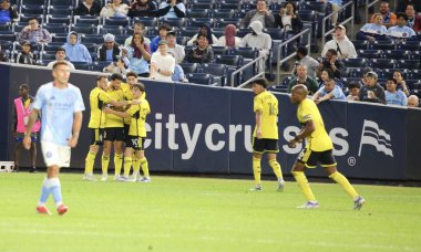 17 Eylül 2025, New York, ABD: Kolomb Ekibi 'nden Wessam Abou Ali (# 9), NYCFC ve Columbus Ekibi arasında oynanan maçta takım arkadaşlarıyla gol attı ve golünü attı. (niyi fote\ theenews2)