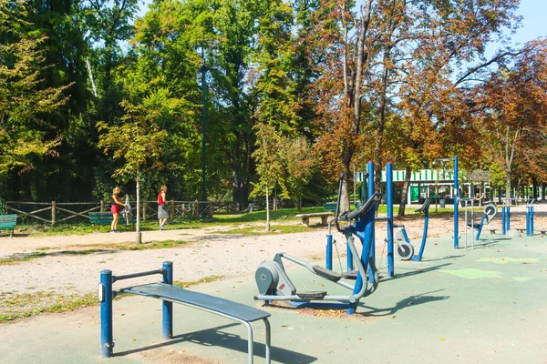 Milan (İtalya), 17 Eylül 2025 - Indro Montanelli Halk Bahçeleri / Planetaryum / Doğal Tarih Müzesi - Indro Montanelli Gardens Milano 'nun ilk kamu parkı. (Edson de souza 2nci bölüm))                   