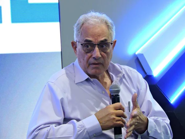 Sao Paulo (SP), 09 / 16 / 2025 - CNN muhabiri William Waack, Expo Center Norte 'de düzenlenen ekipman, sistem ve konukseverlik fuarı Equipotel' in açılışına katılıyor. (Leandro Chemalle\ Yeni 2))      