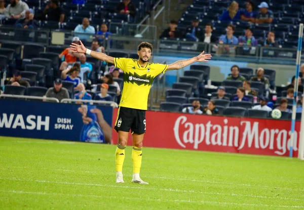 17 Eylül 2025, New York, ABD: Kolomb Ekibi 'nden Wessam Abou Ali (# 9), NYCFC ve Columbus Ekibi arasında oynanan maçta takım arkadaşlarıyla gol attı ve golünü attı. (niyi fote\ theenews2)