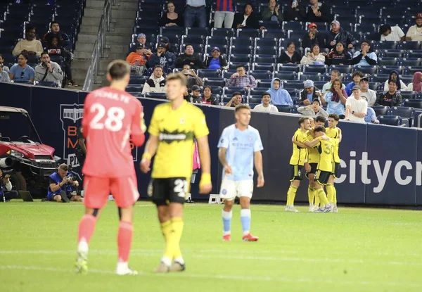 17 Eylül 2025, New York, ABD: Kolomb Ekibi 'nden Wessam Abou Ali (# 9), NYCFC ve Columbus Ekibi arasında oynanan maçta takım arkadaşlarıyla gol attı ve golünü attı. (niyi fote\ theenews2)