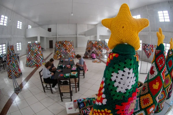 Rodeio (SC), 09 / 17 / 2025 - Christmas / Crochet Tree / SC - 12 binden biraz fazla nüfusa sahip Santa Catarina 'daki Rodeio kenti Brezilya' nın en büyük Noel ağacını hazırlıyor. (Richard ferrari.) (2nci bölüm))    