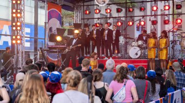 RAYE, New Single 'ı 19 Eylül 2025' te, Rockefeller Plaza, New York, ABD 'de tanıttı. RAYE bu sabah TODAY Show Plaza 'da canlı performans sergiledi. 19 Eylül 2025' te yeni single 'ı Where Is My Kocam! (Jorge Estrellado / the new ws2)